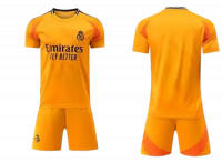 Детская форма Реал Мадрид 2024/2025 гостевая оранжевая Детская форма Реал Мадрид 2024/2025 гостевая оранжевая