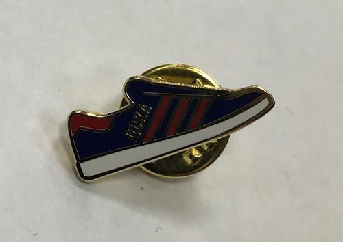 Значок ЦСКА бутса с белой каймой