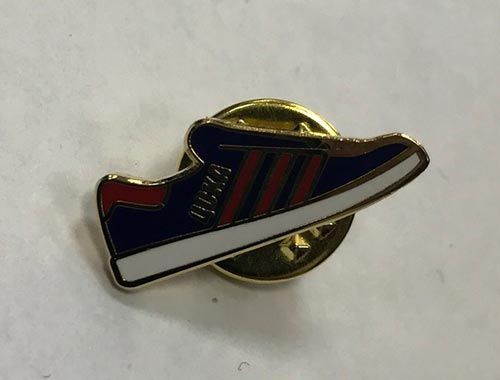 Значок ЦСКА бутса с белой каймой