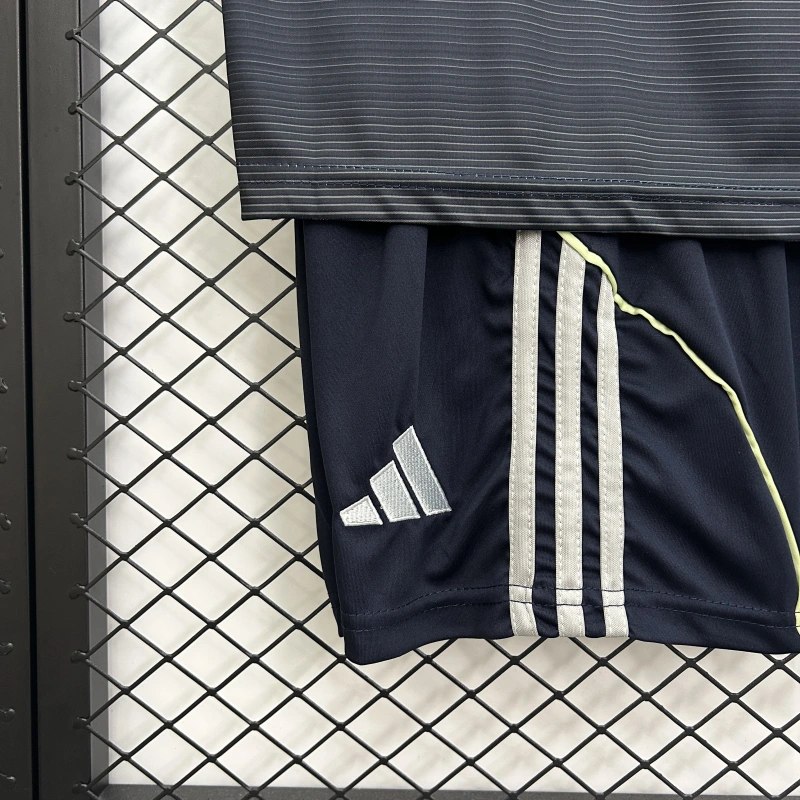 Детская форма Реал Мадрид 2025/2026 гостевая