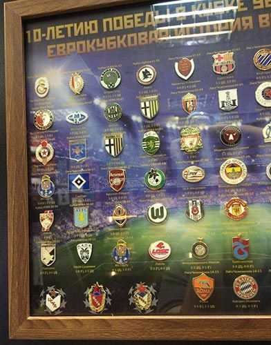 Набор значков ЦСКА к 10-летию победы в Кубке УЕФА 40х30 см
