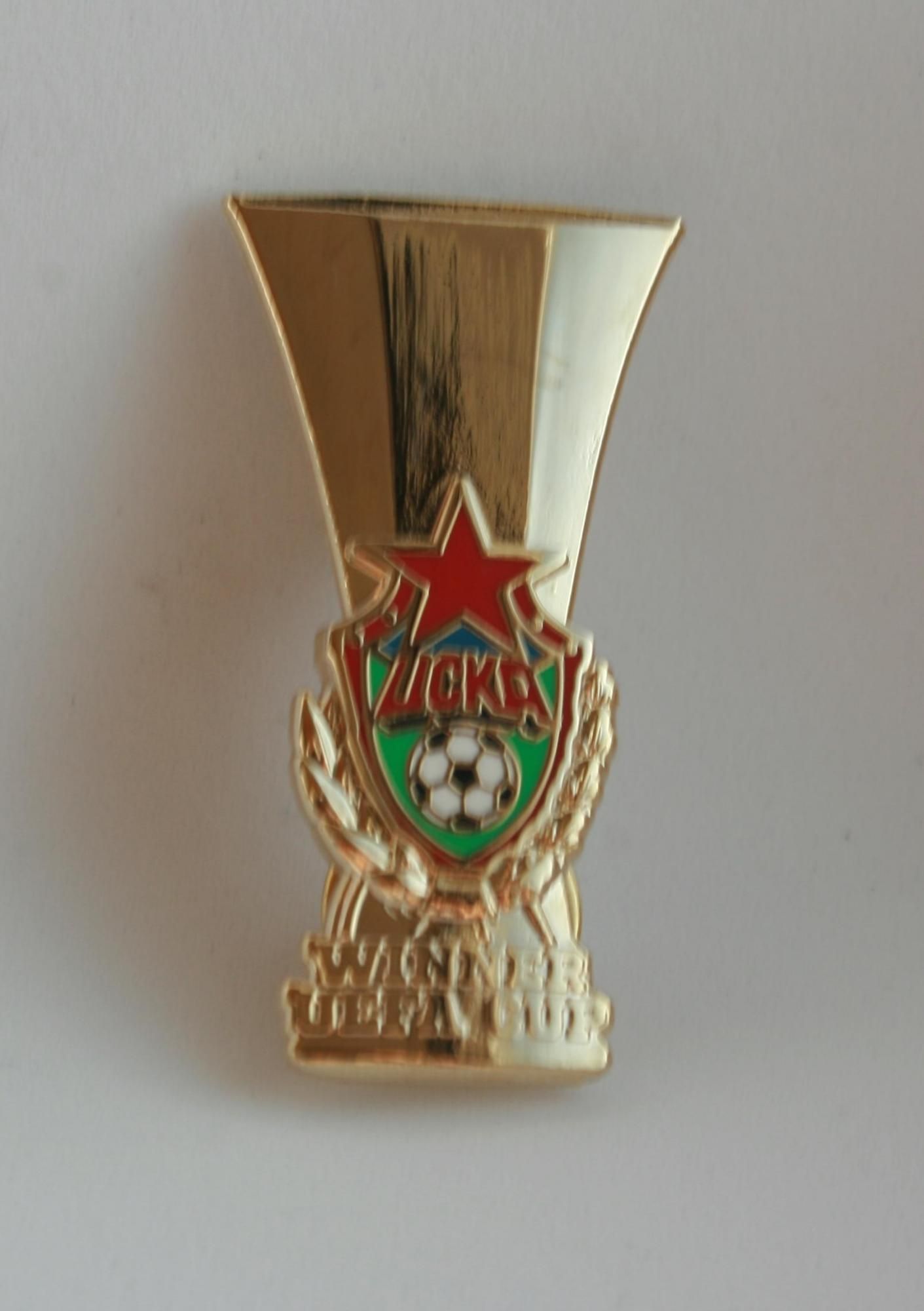 Значок Кубок УЕФА с эмблемой ЦСКА