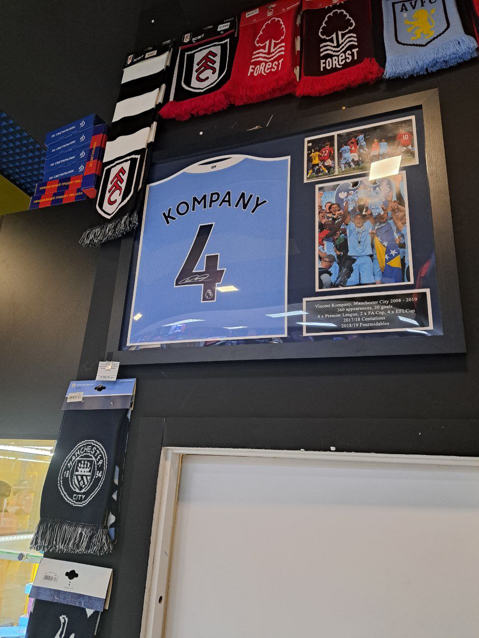     Manchester City FC Kompany Signed Shirt (Framed)