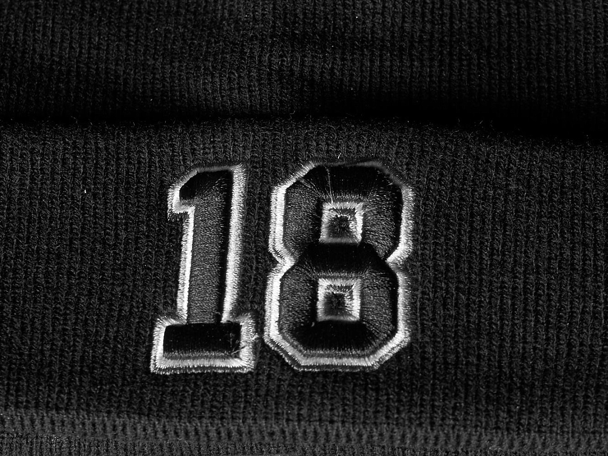 Шапка с номером 18, черная, 18917