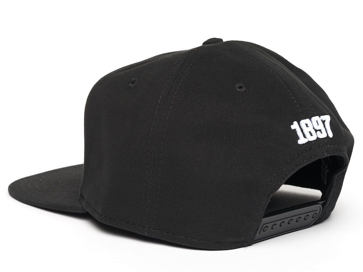 Бейсболка Ювентус 37237 черная с прямым козырьком