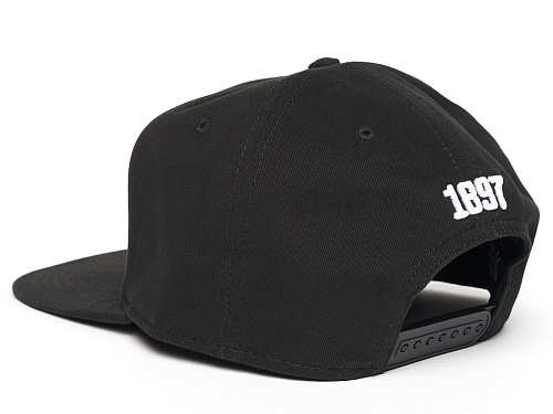 Бейсболка Ювентус 37237 черная с прямым козырьком