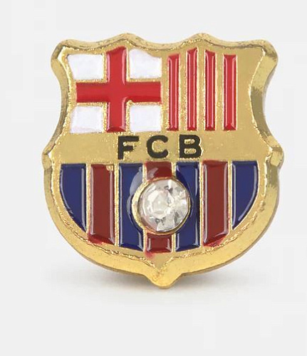 Набор брелок и значок Барселона LLAVERO CON PIN CIRCONITA