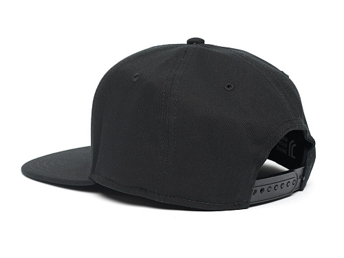 Бейсболка Ювентус 37231 черная с прямым козырьком