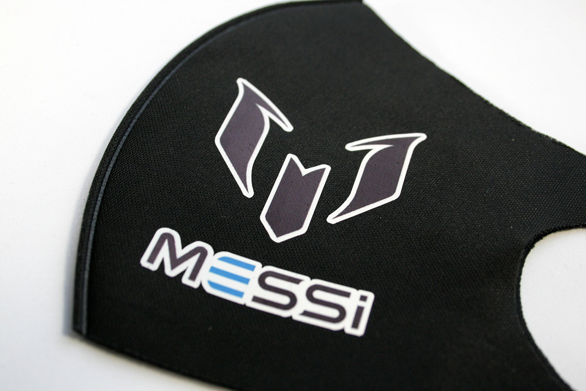 Маска для лица многоразовая Месси логотип черная
