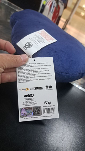 Подушка Реал Мадрид в форме эмблемы 21*28 вышитая