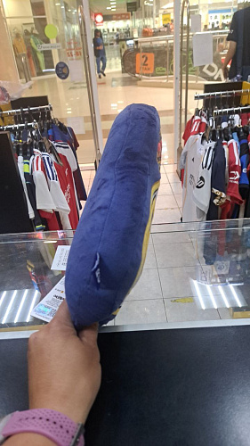 Подушка Реал Мадрид в форме эмблемы 21*28 вышитая