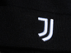 Шапка Ювентус 37304 черная с помпоном